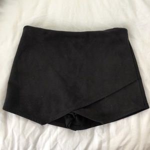 American Threads Black Envelope Skort